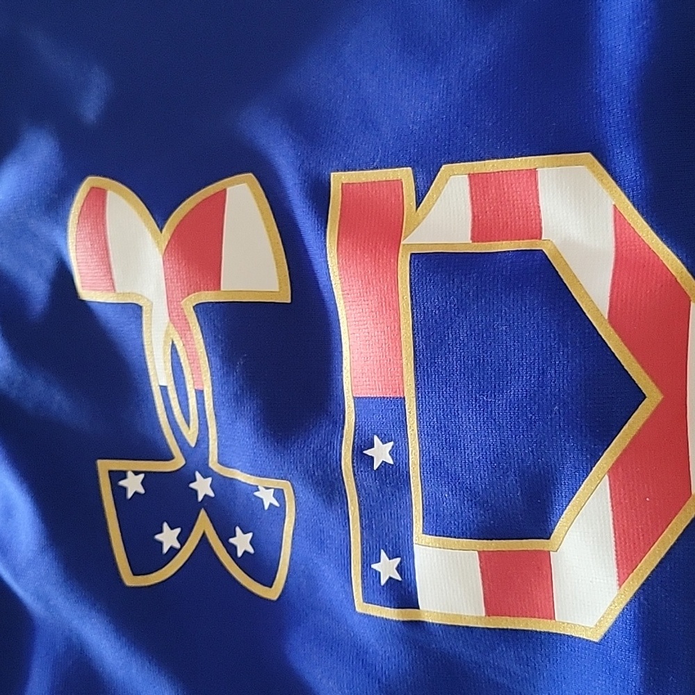 Under Armor boys size medium blue